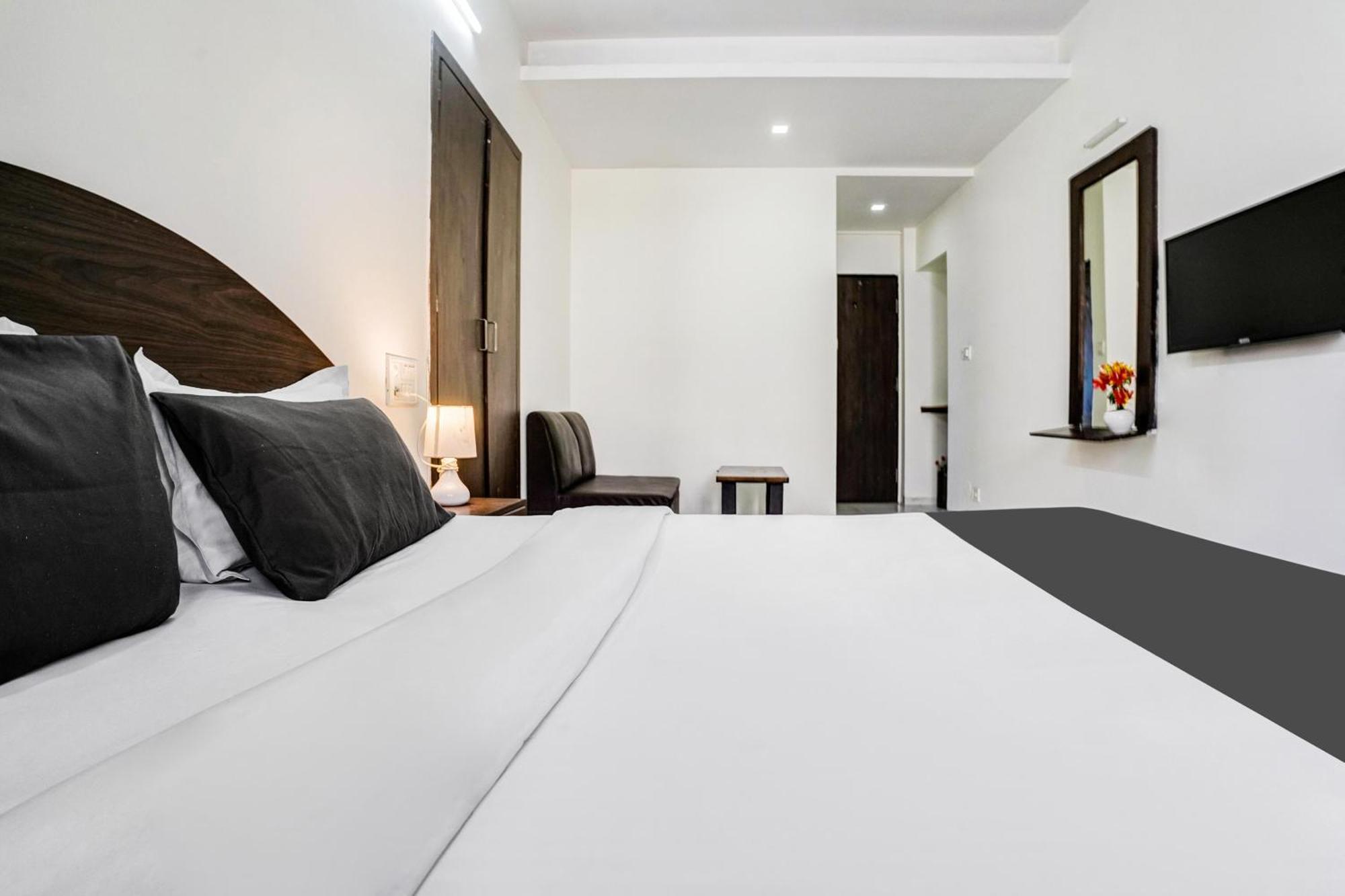 Super Hotel O Nashik Near Vijay Mamta Theatre Formerly Sahara Inn Exteriör bild
