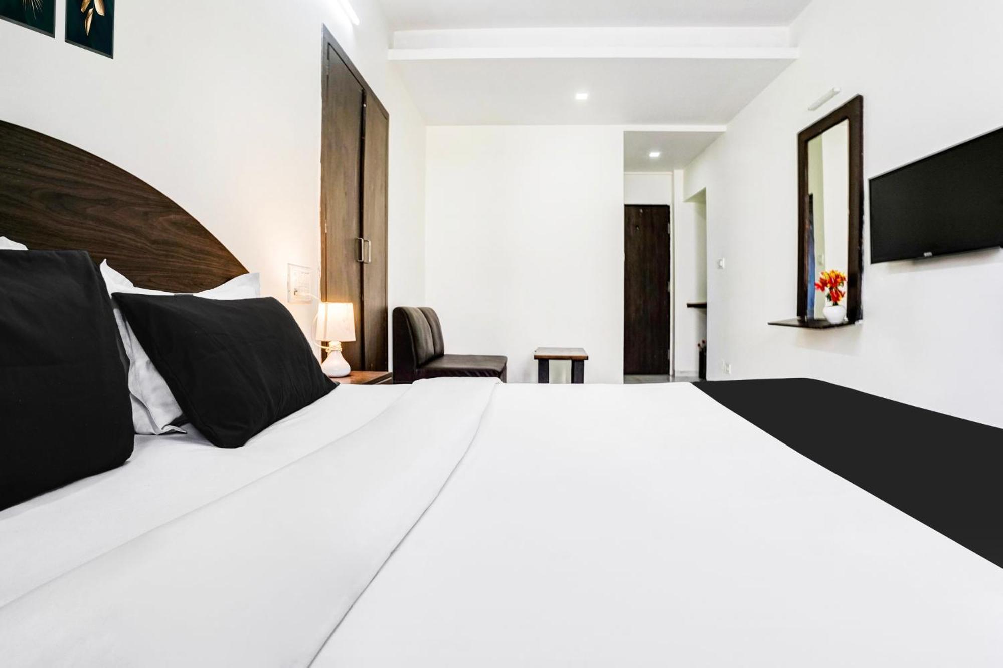 Super Hotel O Nashik Near Vijay Mamta Theatre Formerly Sahara Inn Exteriör bild